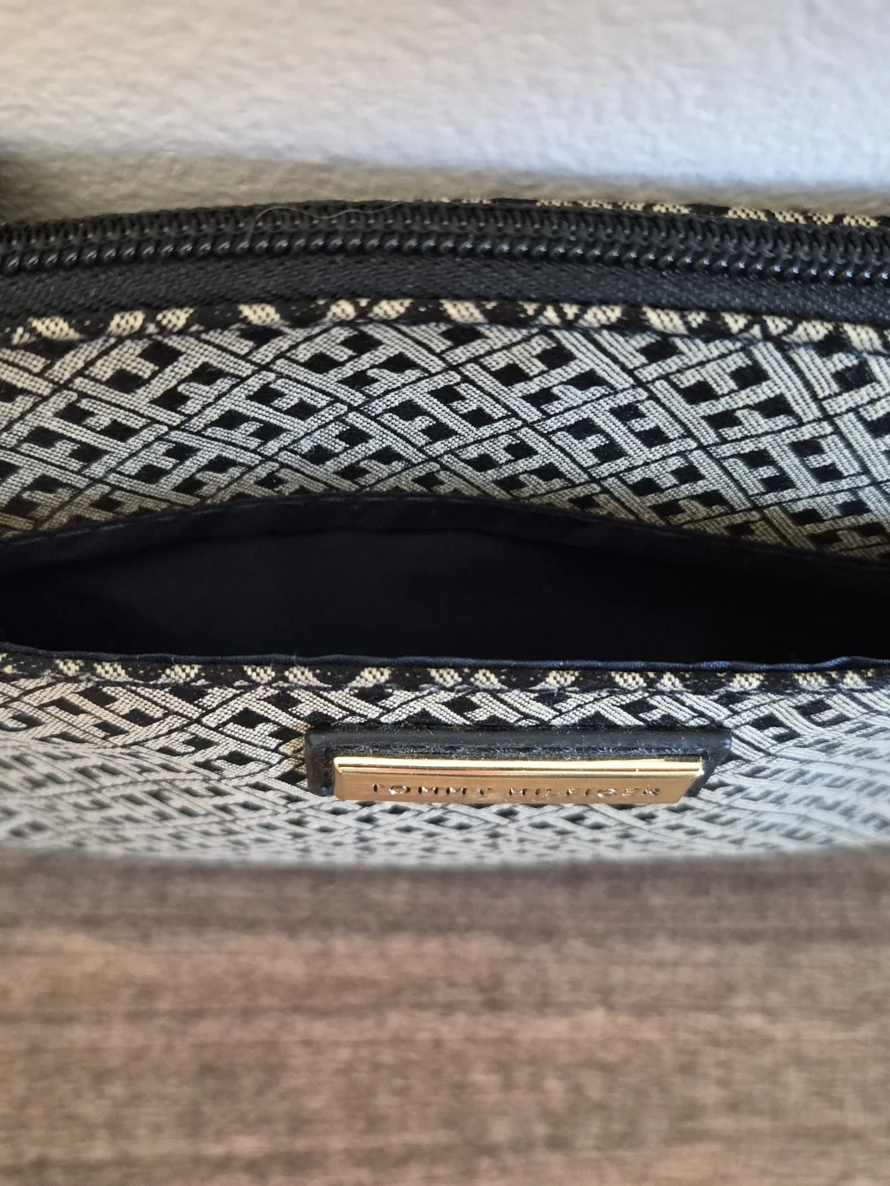 Tommy Hilfiger Black & Cream Jacquard Wristlet